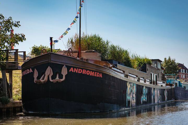 Sleeping on a boat – Ecohostel gallery image 5