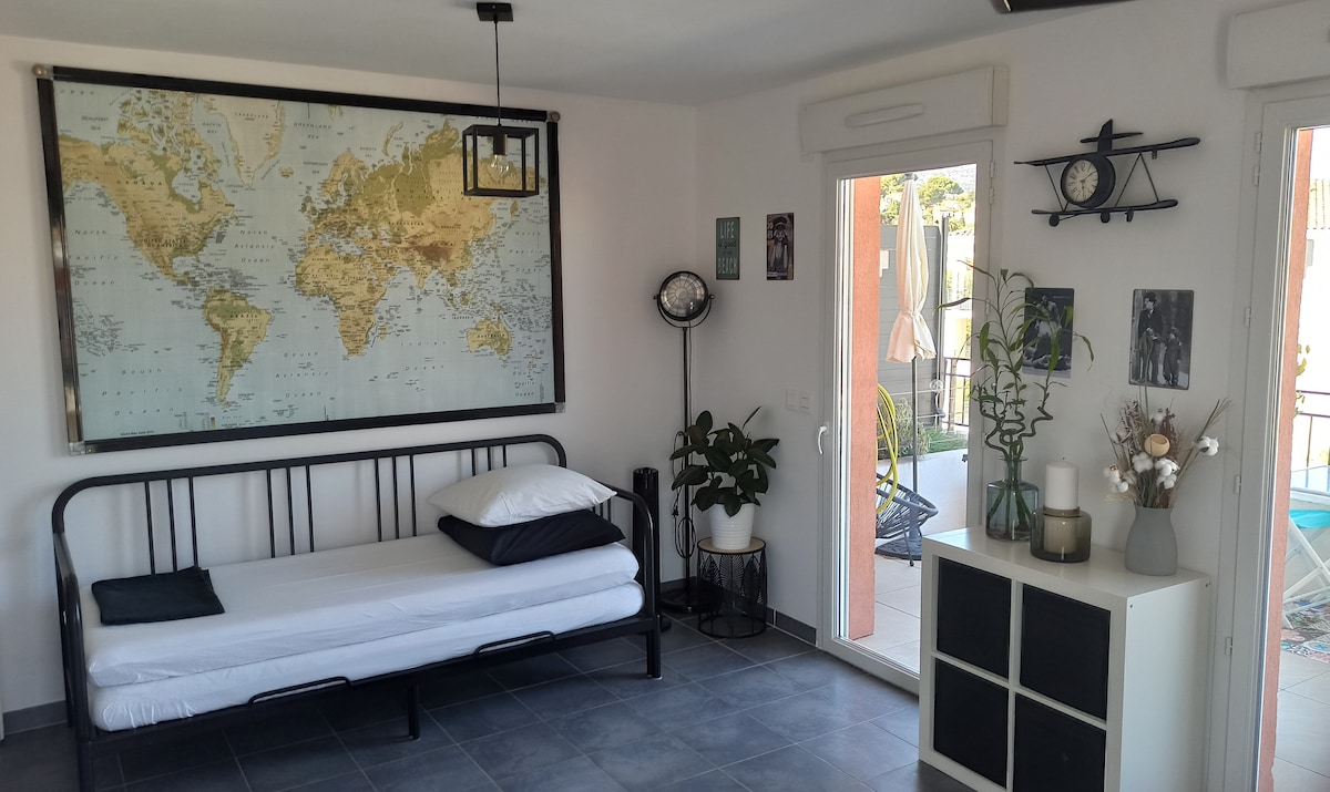 Slaapkamer_2 
1e bed
80 cm of 1m60/2m 