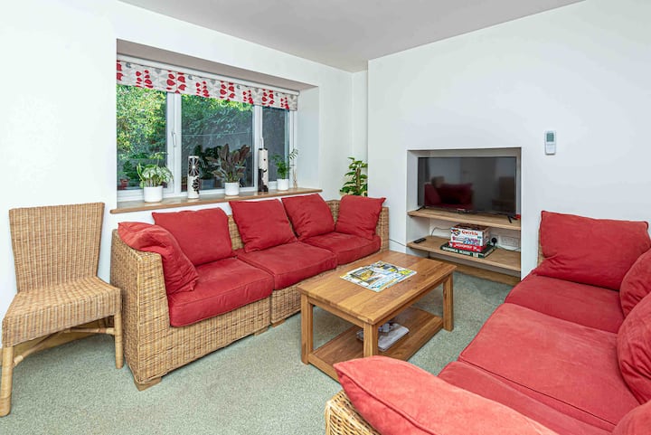 No 1: Stylish Flat With Garden And Views - Anglesey