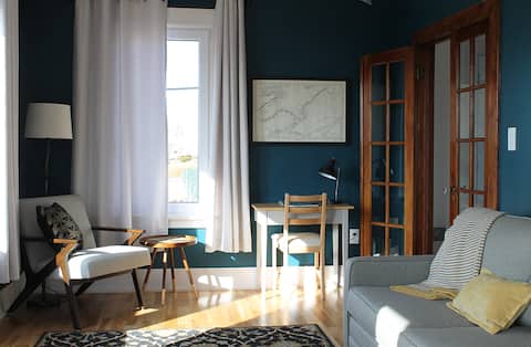 Main Street Oasis: Stunning Waterfront Views