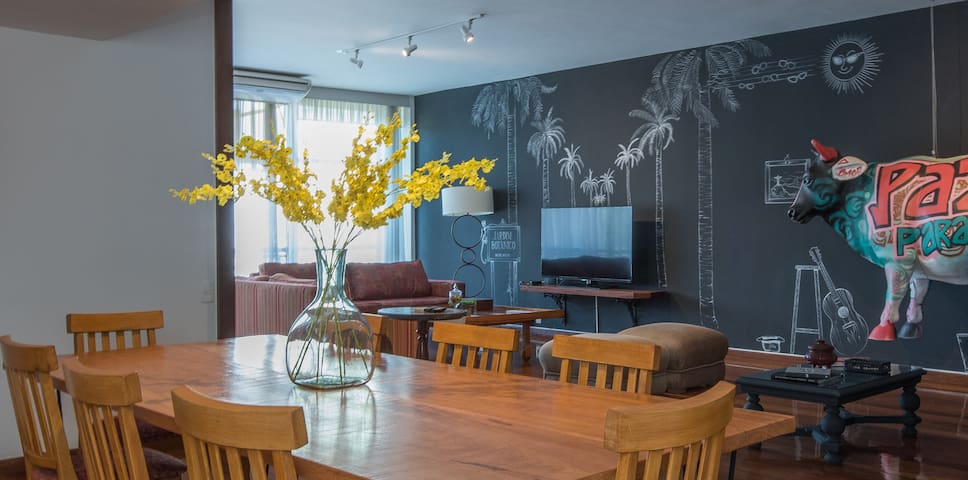 Conforto quadra da praia de Copacabana vista mar!