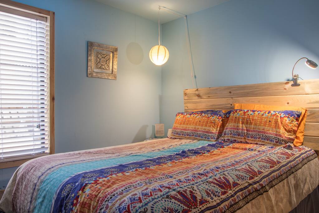 "My stay at the Garage Mahal was excellent! The room was cozy, clean and comfortable - perfect for a place to crash after skiing."
-Connor
Jan 2016