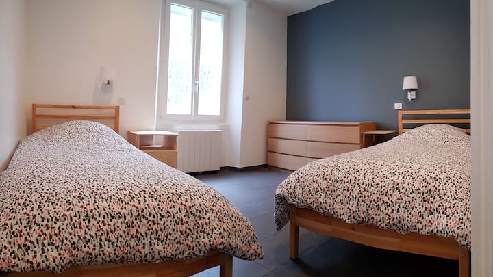 Dvojlôžková izba s manželskou poste