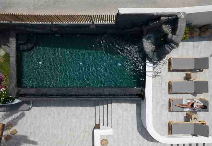 Black occhio Villa with private pool