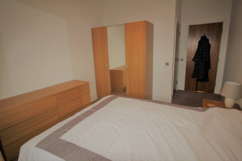 Master Bedroom (Ensuite)