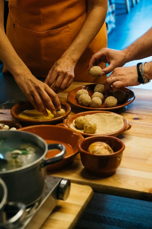 Show full-screen, host-provided image