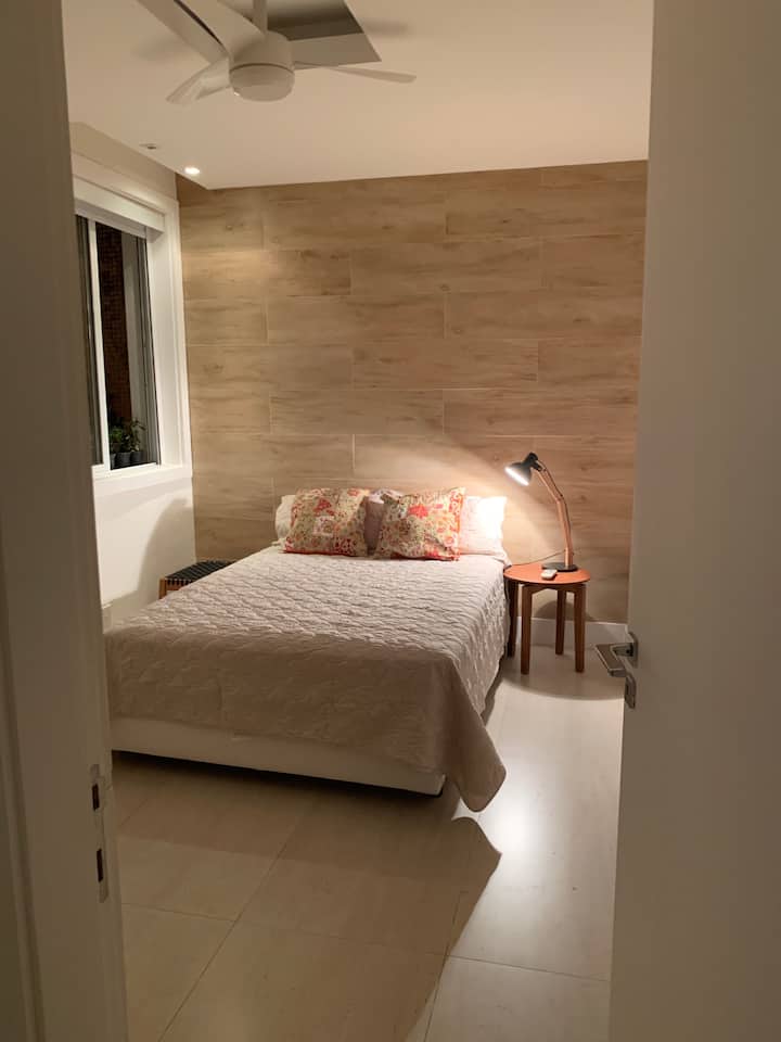 第四张双人床，带独立卫生间