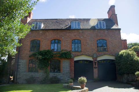 18th c. Coach House on Private Country Estate