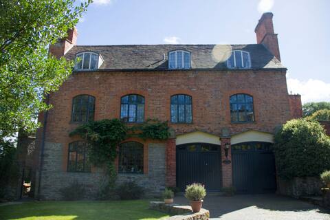 18th c. Coach House on Private Country Estate