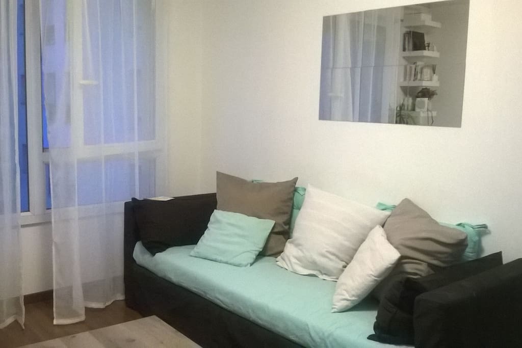 LIVING ROOM/SÉJOUR