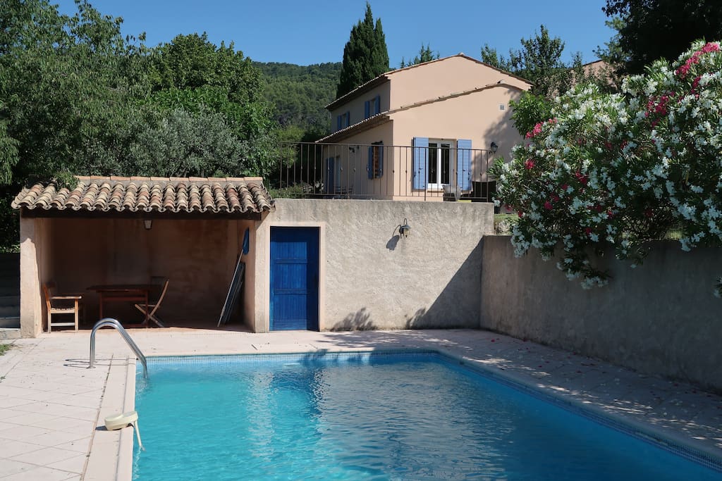 Maison, piscine et pool house