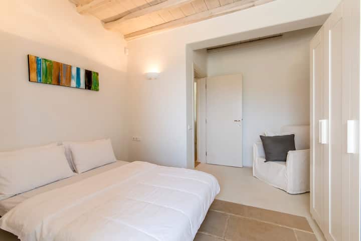 חדר שינה 1 במפלס הבריכה (מסייע בפוטון)