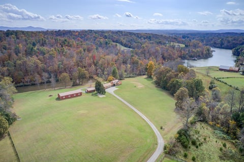 Lake View Farm Retreat -Private Pickleball & Pool