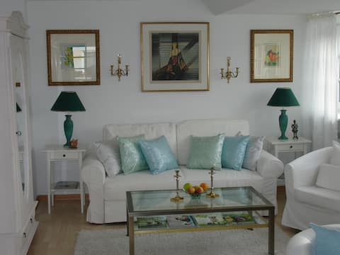 Top performing Airbnb: 90 sqm bright, chic 3-room apartment 30 sqm terrace in Nürnberg