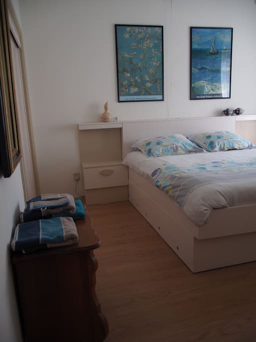 Bed room
