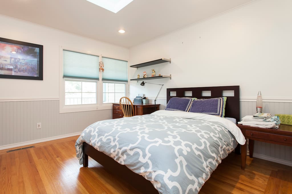 Quiet and spacious room