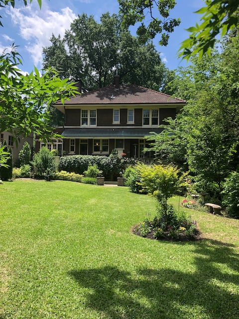 Lions Rest with Private Garden