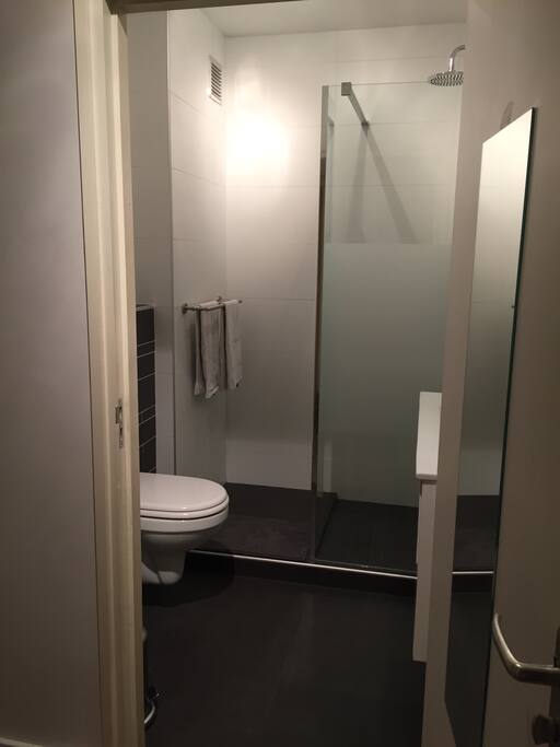 Bathroom 1/2