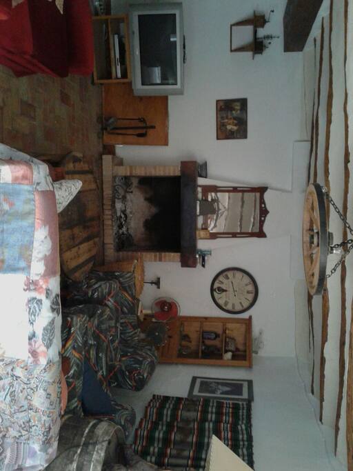 Salón comedor con chimenea