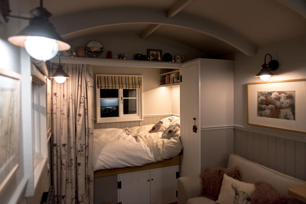 The snug and cosy bed chamber