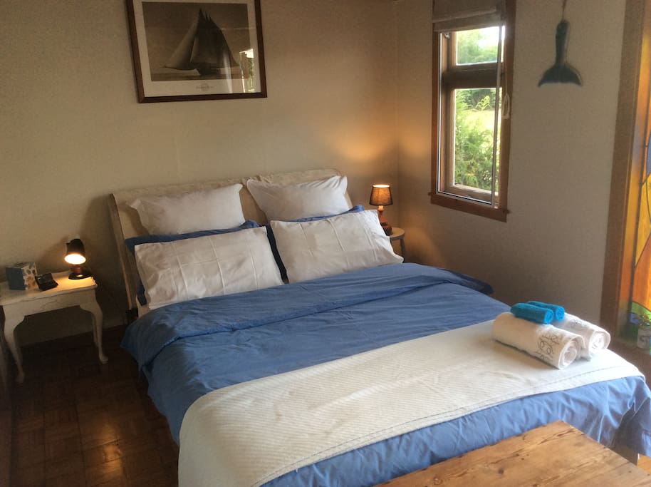 Guest private bedroom