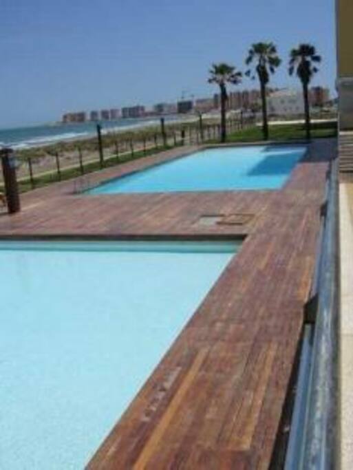 Piscina infantil y de adultos.