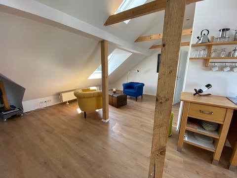 Beliebte Airbnb-Anzeige: Helles Studio Attic in Essen