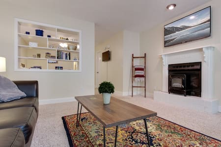 Smoky Mountain Retreat Pigeon Forge w/ Breakfast!