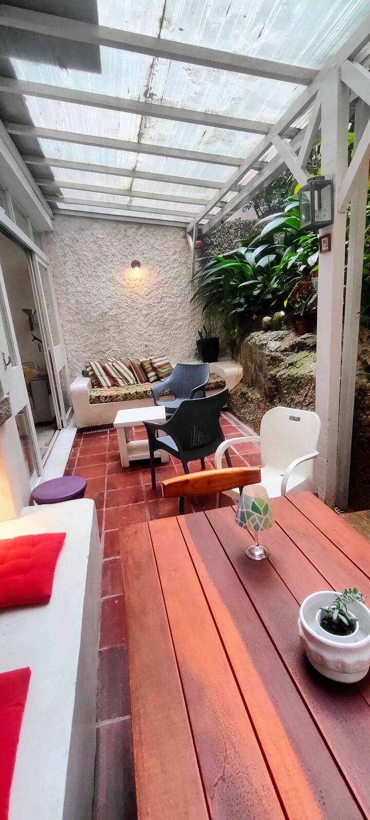 Leme/Copa, 2 bedrooms, terrace, 50m from the beach