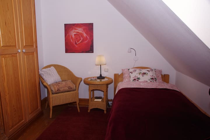 2. Schlafzimmer mit Einzelbett