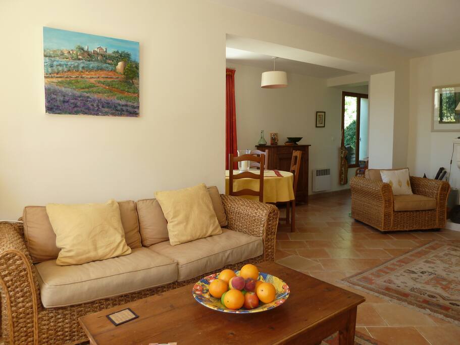 sitting room and dining table
