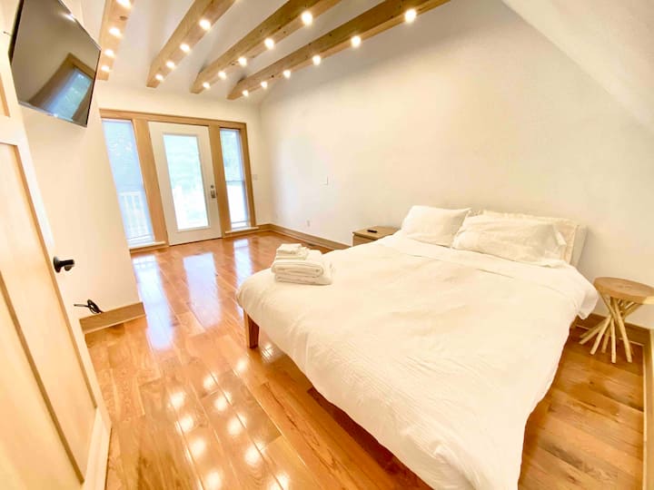 3rd Floor Bedroom Rear RIGHT