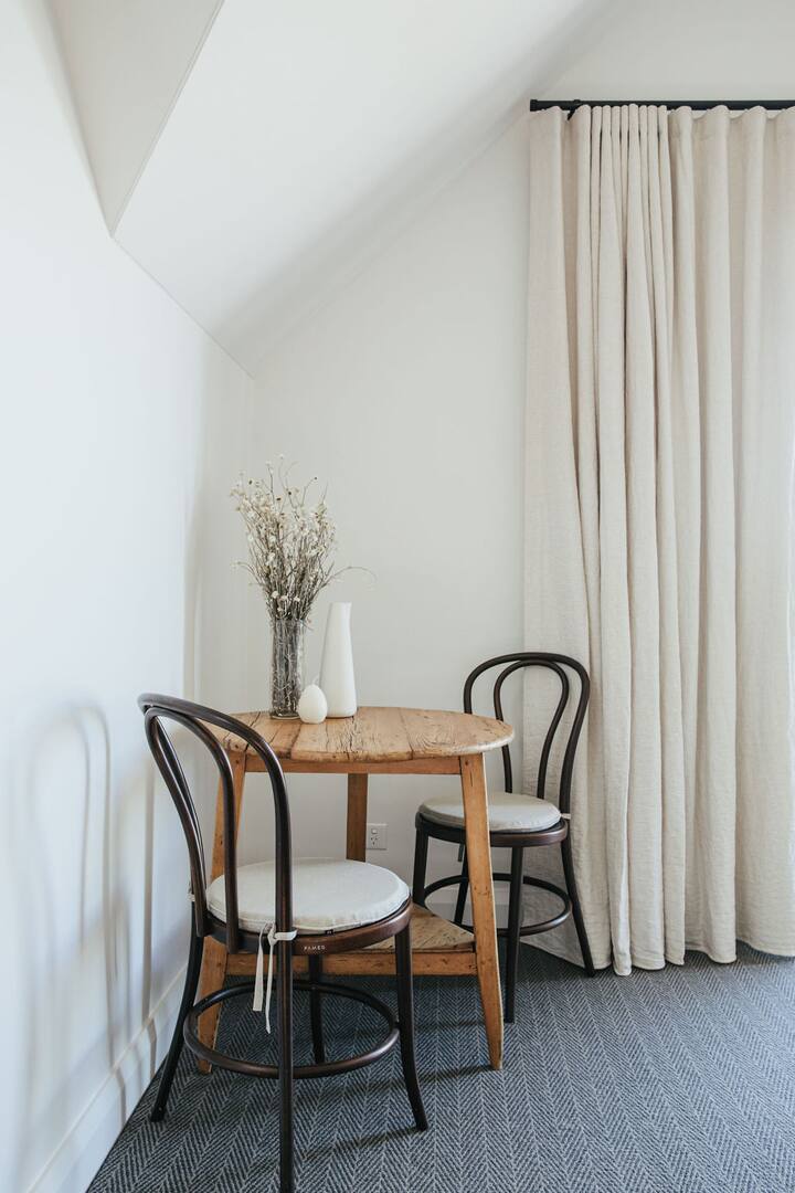 Yeates Wines Vinestay / The Gate House + Vine Loft - Mudgee