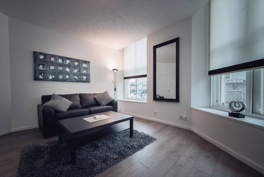 Spacious Lounge with fecture windows
