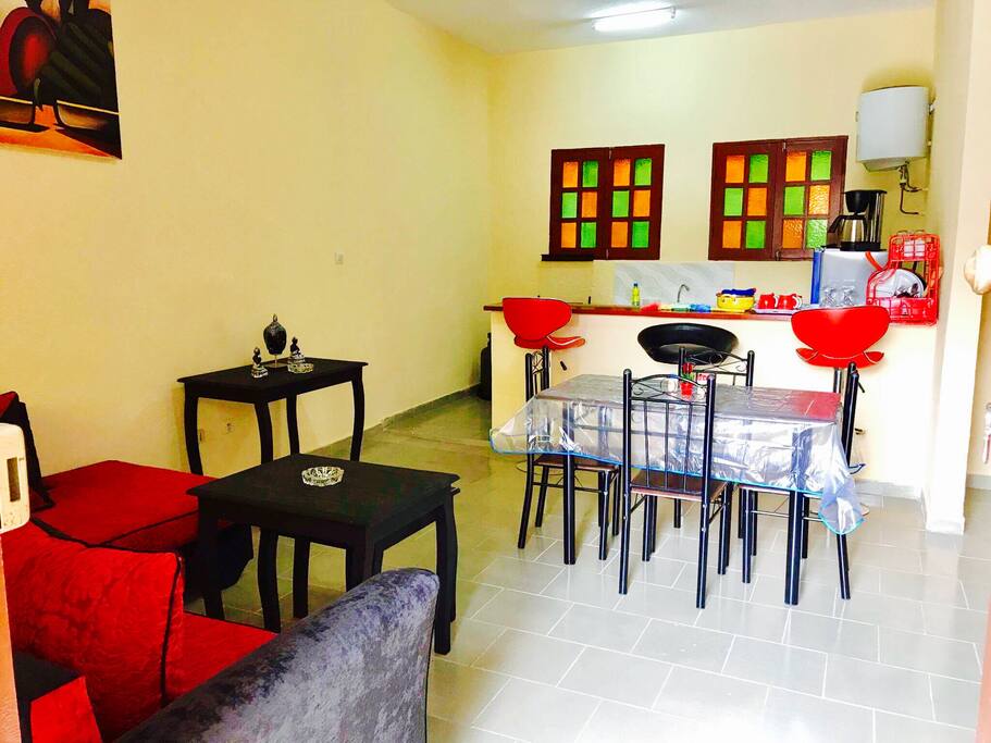 Salon + Salle à manger + cuisine (américaine)