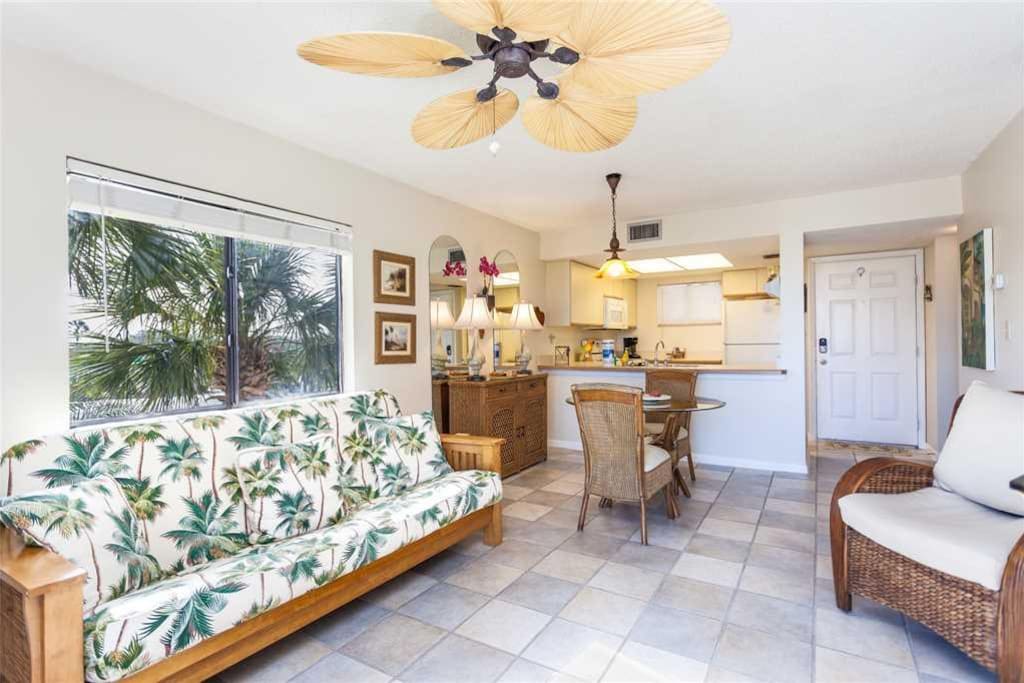 Perfect for Couples! - Just the right amount of space so you're never too far from each other during a romantic beach getaway! Th