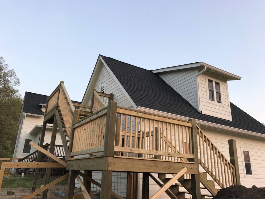 Private entry and parking with easy access to the creek and property