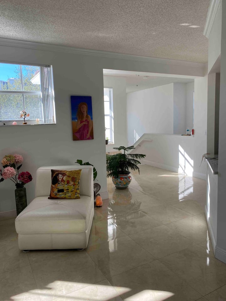 Beauty In The Heart Of Aventura Wth Prívate Garage - Aventura, FL