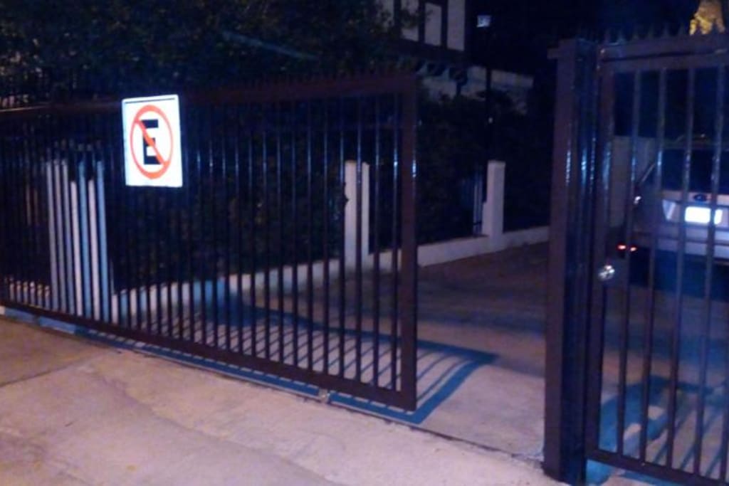 Portón de acceso seguro