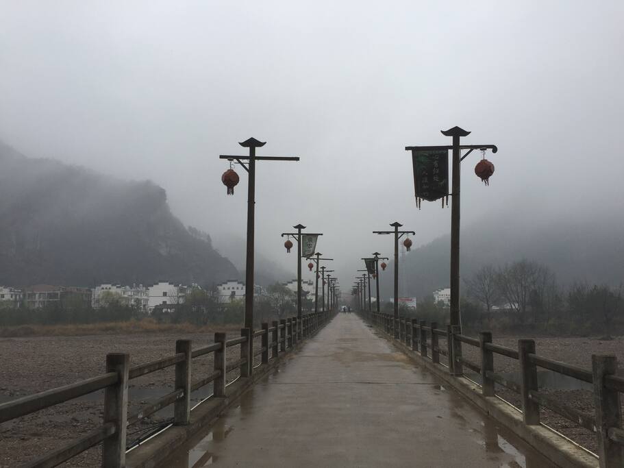 民宿村口