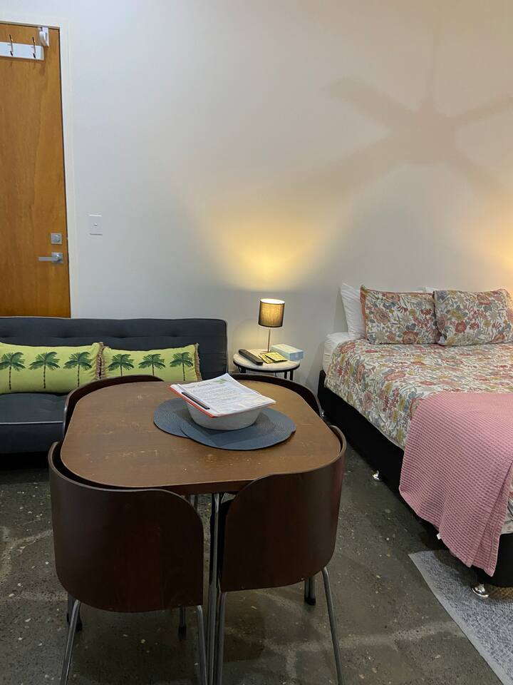 Private Self-contained Studio Unit In Greenslopes - Brisbane