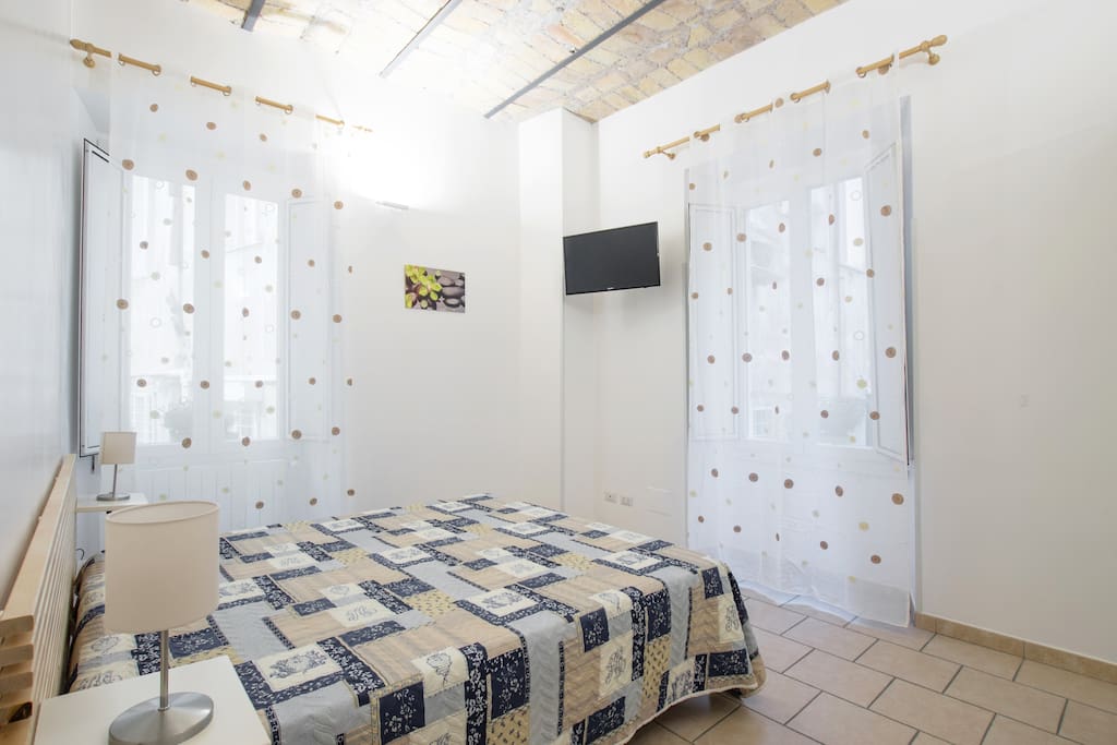 ROOM 2 / STANZA 2