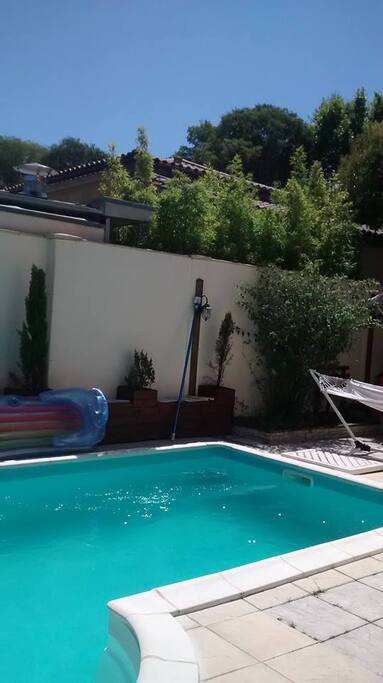terrasse avec piscine non protégée