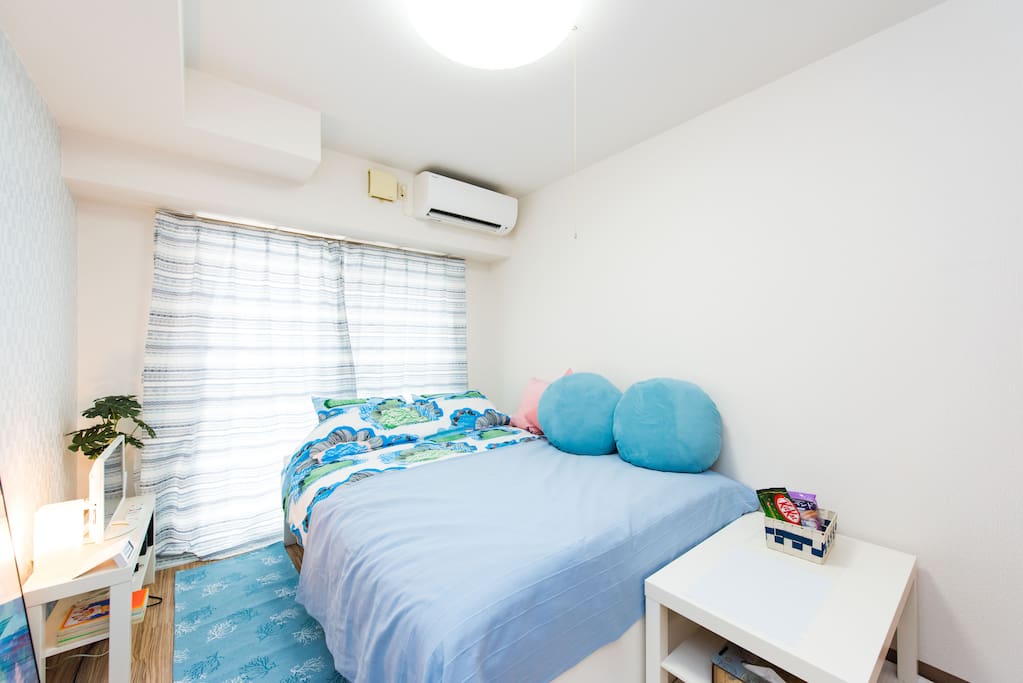 Double bed
快適なダブルベッド
双人床
