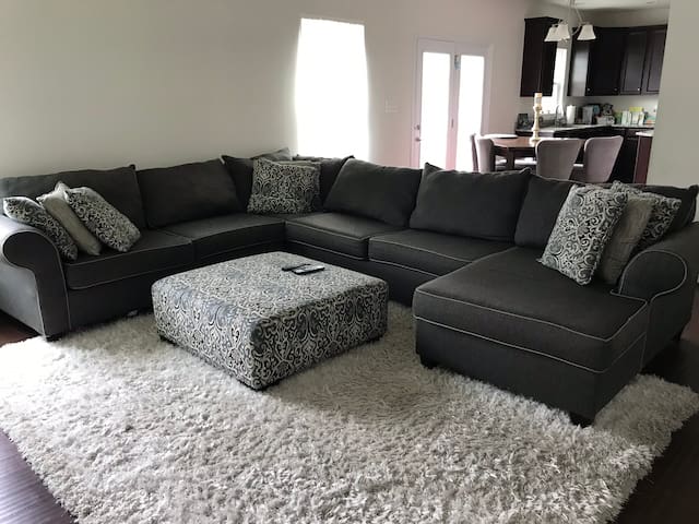Entire House*Free parking, close to downtown!