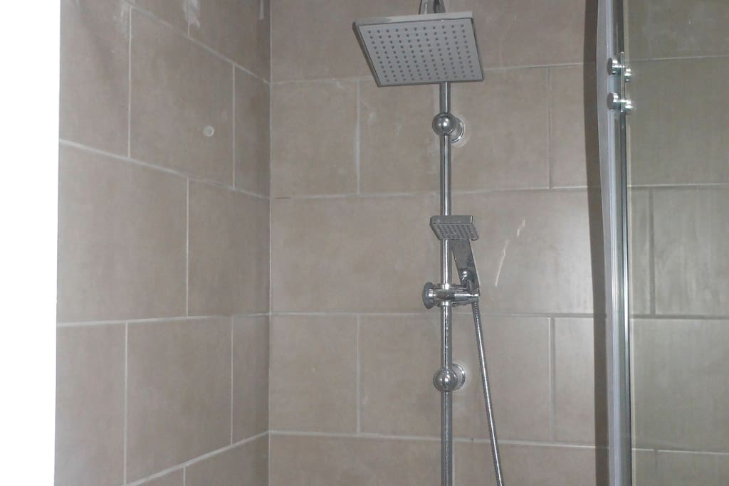 Kingsize shower