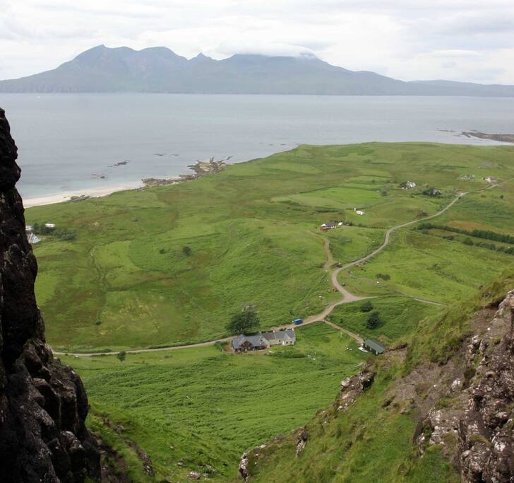 View down from cliffs behind Lageorna.