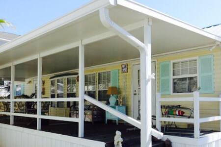 Barefoot Bungalow little beach cottage & pool