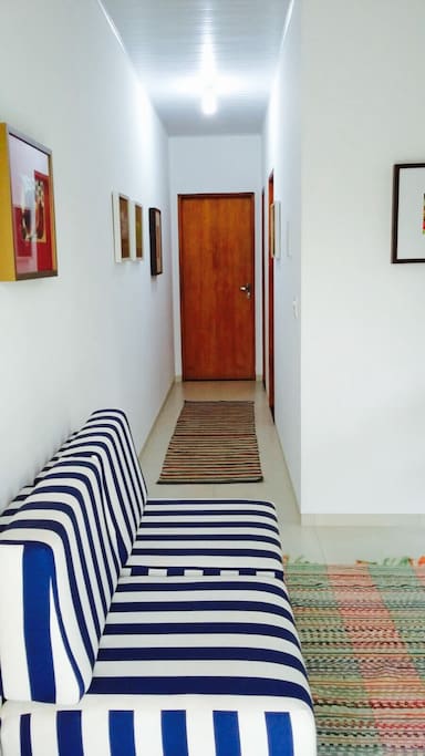 Corredor de acesso aos dois quartos e banheiro