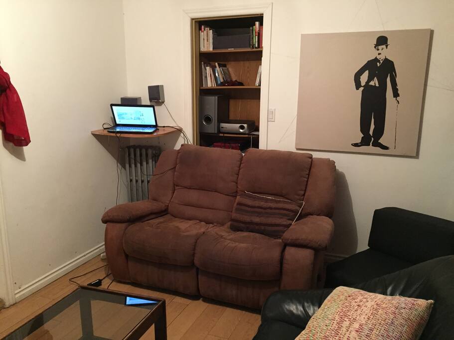 Salon avec cinéma maison, rétroprojecteur et xbox one